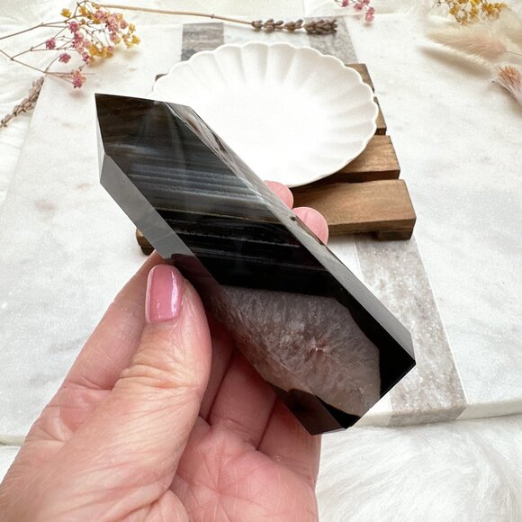 Beautiful Black Agate Tower - Picture 4 of 8